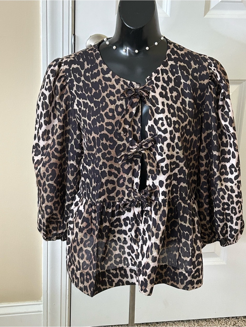 Tie front leopard print peplum top